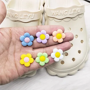 Vand 1 buc de Flori Colorate Croc Farmece DIY Designer de Pantofi Decaration Pentru Gradina JIBZ Saboți Accesorii de Petrecere, cadou